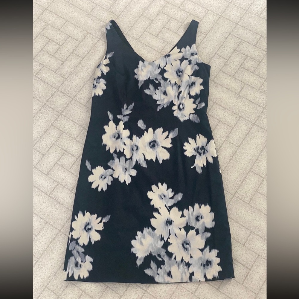 Loft floral v-neck sheath dress sz. 8